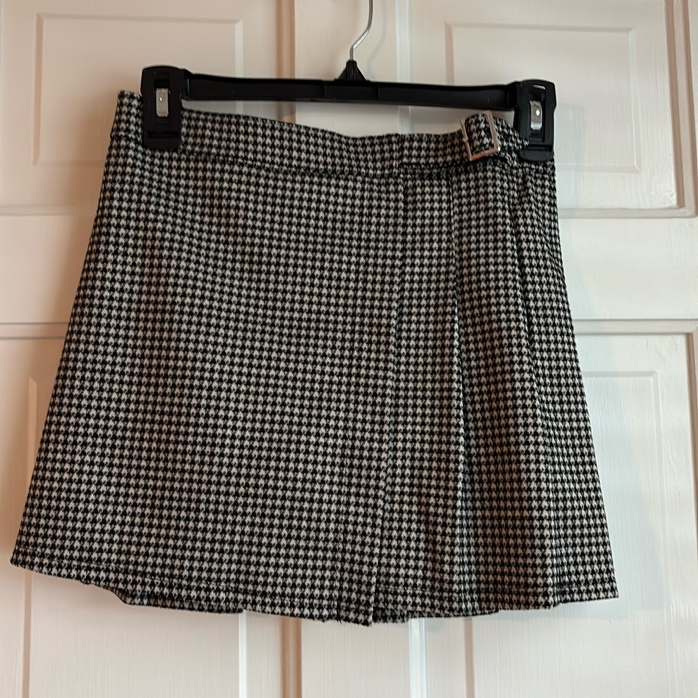 EUC Abercrombie kids girls pleated mini skirt. Size 13/14